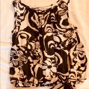 Cach’e fully lined top. Size small